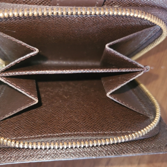 Louis Vuitton Disc.Damier Ebene Compact Zip Wallet - Picture 15 of 16